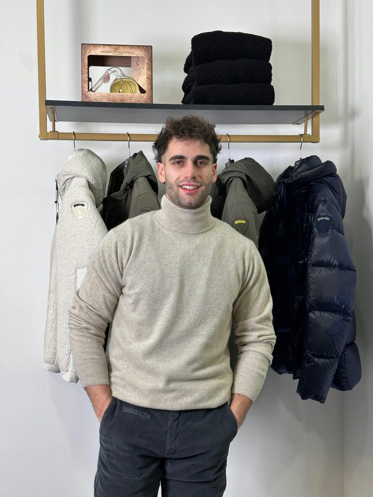 Cable Knit Sweater Outfits for Men: Your Ultimate Style Guide for 2025 2 Cable Knit Sweater Outfits for Men