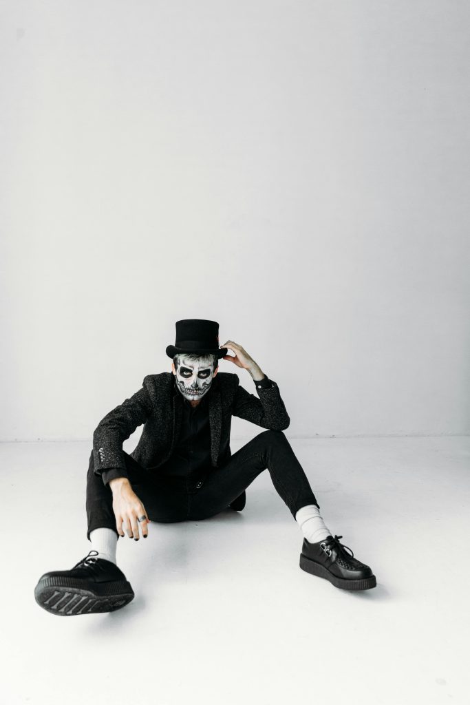 Striking Cyberpunk Outfits for Men: Your Ultimate Guide to Futuristic Style 2 Striking Cyberpunk Outfits for Men