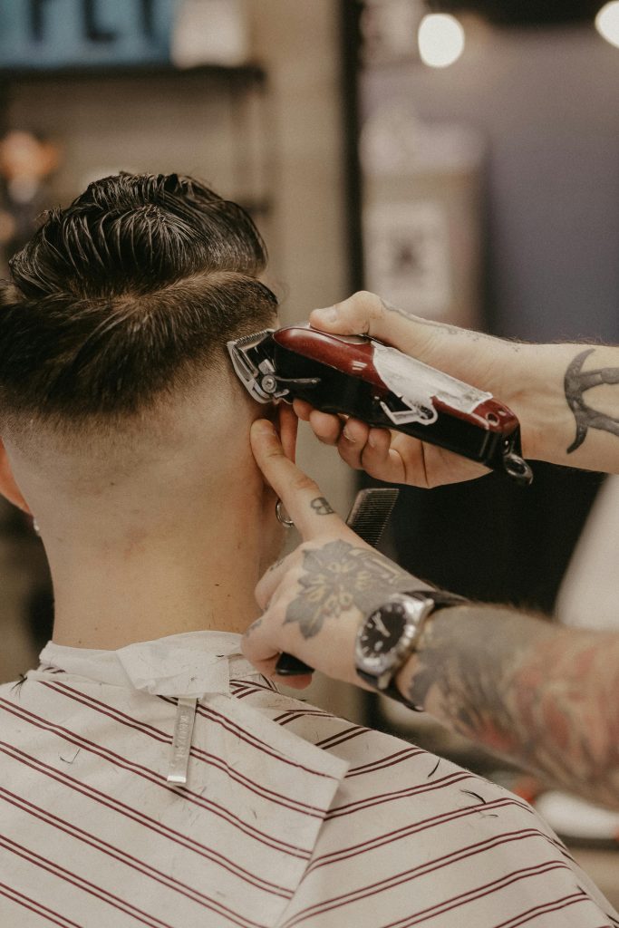 Modern Straight Hair Cuts for Men: Sharp and Stylish Trends for 2025 4 Straight Hair Cuts