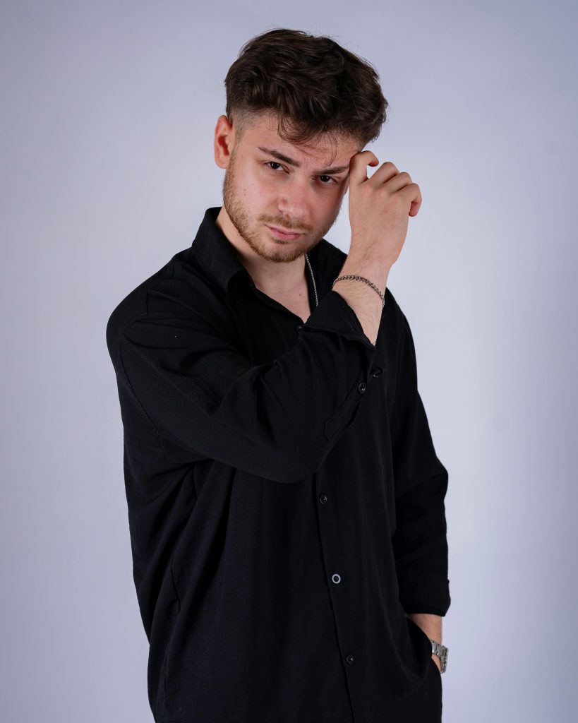 Modern Straight Hair Cuts for Men: Sharp and Stylish Trends for 2025 3 Straight Hair Cuts