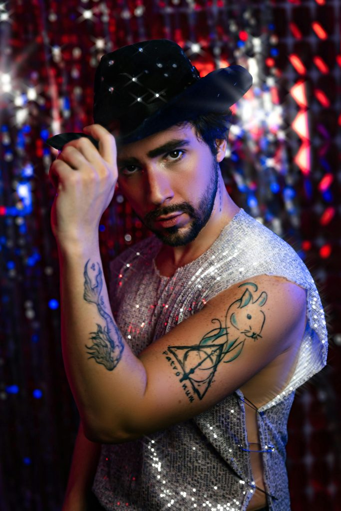 Bold Festival Outfits for Men: Your Ultimate Guide to Standout Style 5 Bold Festival Outfits